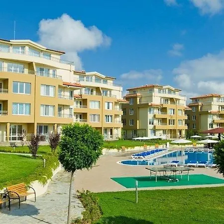 комплекс Pines Apartment