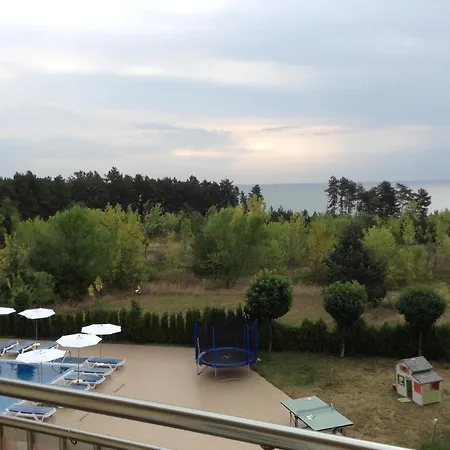 комплекс Pines Apartment