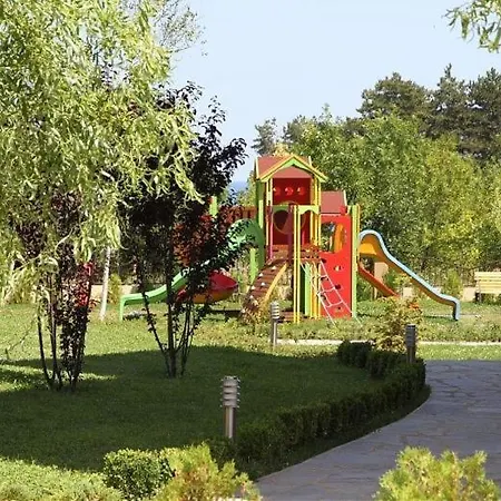 Apartment комплекс Pines *